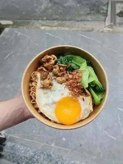Hình ảnh Mỳ Trộn Trứng Ốp La