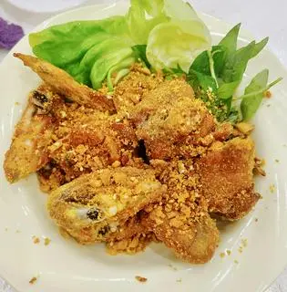 Hình ảnh Cánh gà chiên xốc muối bơ tỏi