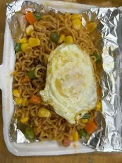 Hình ảnh Mì trộn trứng ốp