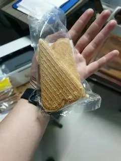 Hình ảnh Bánh quế trái tim ăn vặt ngon