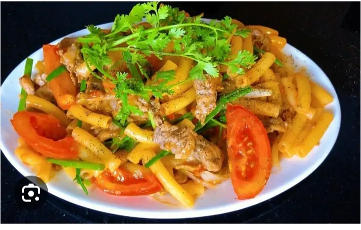 Hình ảnh nui xào bò tặng ly trà tắt 