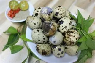 Hình ảnh Trứng cút lộn luộc - 10 trứng