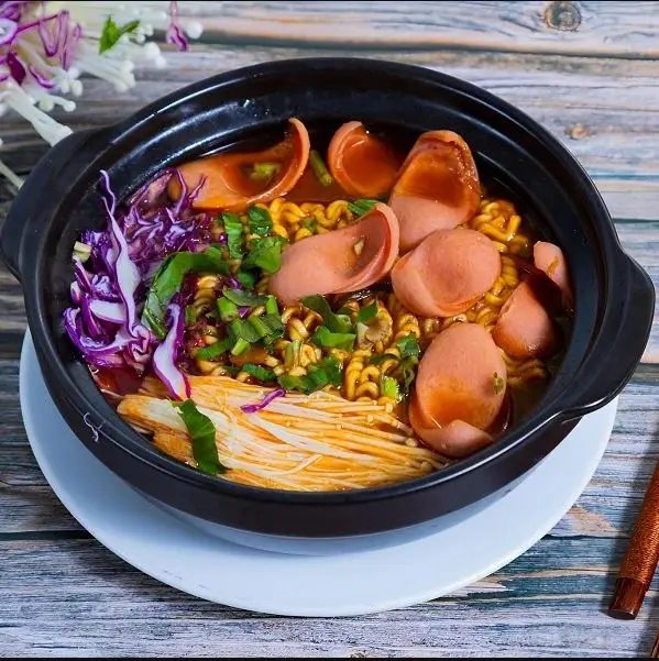 Hình ảnh Mì Cay Kim Chi Xúc Xích