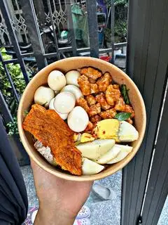 Hình ảnh Bánh tráng cuốn trộn full topping
