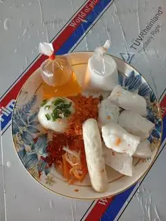 Hình ảnh Bánh Ít Trần Bánh Đúc Cà Rốt Chả Huế 