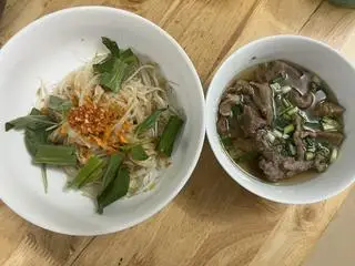 Hình ảnh Phở trộn sa tế bò