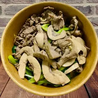 Hình ảnh Mì tim cật bò chua cay
