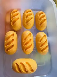 Hình ảnh Khúc Bạch Hình Bánh Mì sốt tan chảy