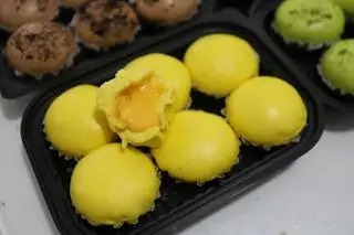 Hình ảnh Bánh bao kim sa trứng chảy