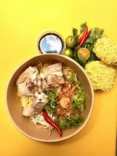 Hình ảnh Miến khô sốt dầu hào gà chặt