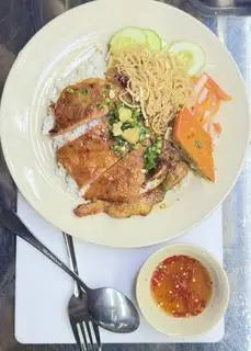 Hình ảnh Cơm tấm sườn bì chả