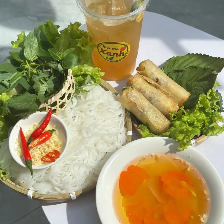 Hình ảnh Bún nem truyền thống - nem rán giòn rụm kèm rau