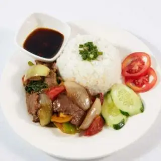 Hình ảnh cơm bò xào cần tây hành tây 