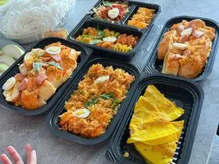 Hình ảnh Combo 1: Ăn sập quán( cuộn, trộn, bánh mì)