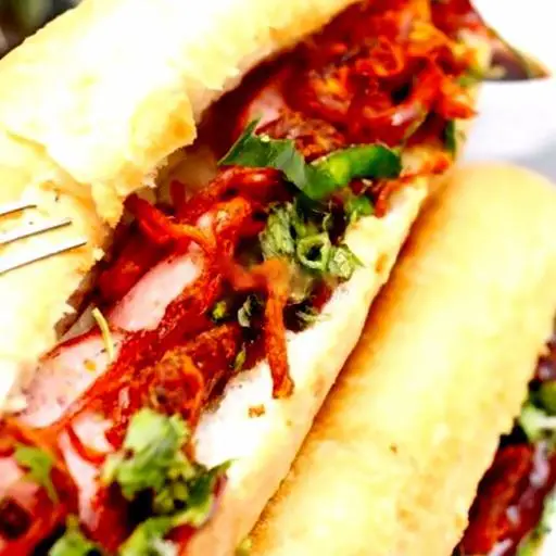 Hình ảnh Bánh Mì Xúc Xích Bò Khô