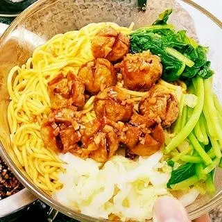 Hình ảnh Hủ tiếu mì khô thịt