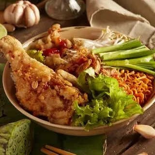 Hình ảnh Mì trộn gà da giòn