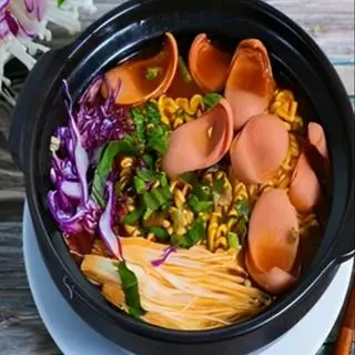 Hình ảnh Mì cay xúc xích