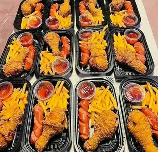 Hình ảnh COMBO ĐÙI GÀ XÚC XÍCH KHOAI TÂY CHIÊN