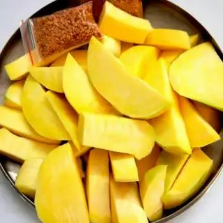 Hình ảnh Xoài tứ quý gọt sẵn 500gr