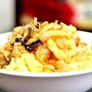 Hình ảnh Xôi gà xào nấm 