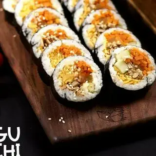 Hình ảnh KimBap mix Củ cải vàng và Xúc xích nướng