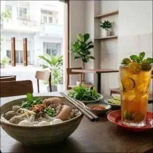 Hình ảnh Hủ Tiếu Giò Heo + Trà Tắc
