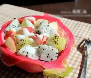 Hình ảnh thanh Long dầm