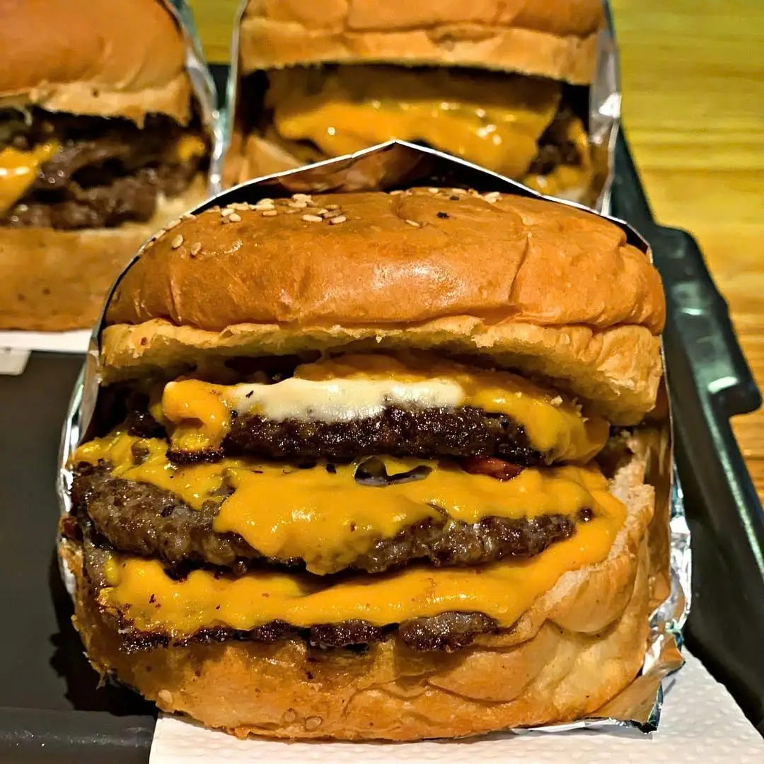 Hình ảnh Triple Cheeseburger 