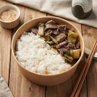 Hình ảnh Cơm trắng Dưa xào Bò 