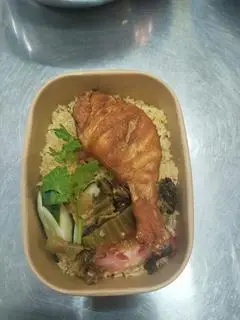 Hình ảnh Cơm Gà Xối Mỡ (Đùi Nhỏ) 