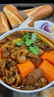 Hình ảnh Bánh mì bò kho đặc biệt 90gr thịt - cà rốt