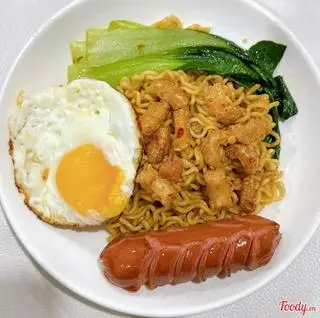 Hình ảnh 2 xuất mì trộn ốp la xúc xích