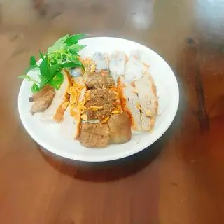 Hình ảnh ,bánh cuốn nhân thịt + chả quế + Thịt Nướng
