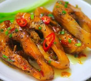 Hình ảnh Cơm cá điêu hồng kho tộ