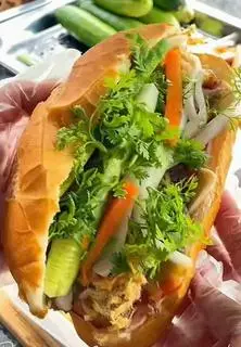 Hình ảnh BÁNH MÌ ĐẶC BIỆT SIÊU BƠ SIÊU PATÊ ĐẦY ẤP CHẢ THỊT NGUÔI