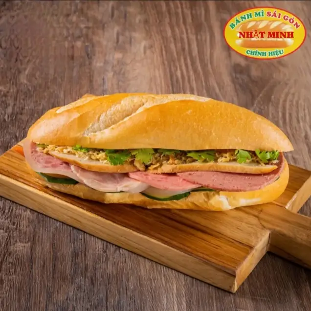 Hình ảnh Bánh Mì Thịt Nguội+ Chả Vừa