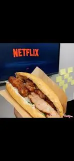 Hình ảnh Bánh mì 2 cây nem nướng