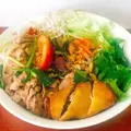 Hình ảnh Bún xào bò chả giò