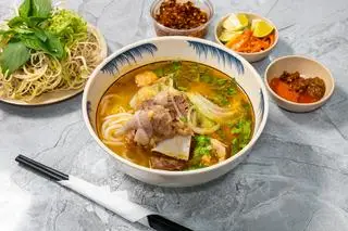 Hình ảnh Phở đặc biệt có sườn sụn