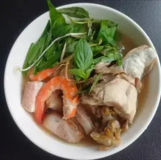 Hình ảnh Bún nước lèo đặc biệt có đầu cá