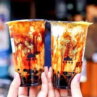 Hình ảnh Sữa tươi trân châu đường đen kem trứng nướng (m)