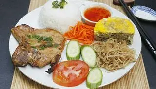Hình ảnh Cơm Sườn Bì Chả