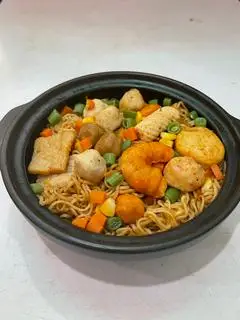 Hình ảnh 2 gói mỳ indomie trộn topping 
