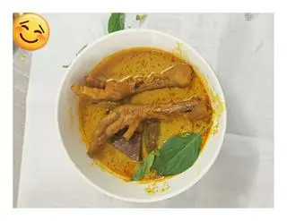 Hình ảnh chân gà( 1 cặp) chưa bao gồm bún hay bánh mì, mì gói