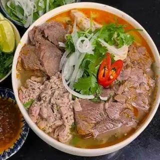 Hình ảnh bún bò tái nạm chả 