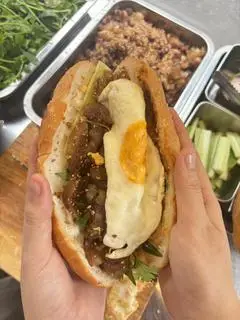Hình ảnh Bánh mì Xíu trứng