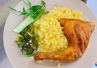 Hình ảnh Cơm gà đùi gà góc tư