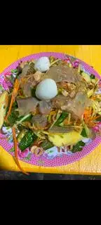 Hình ảnh Gỏi Sứa Khô Gà Giòn Chua Ngọt