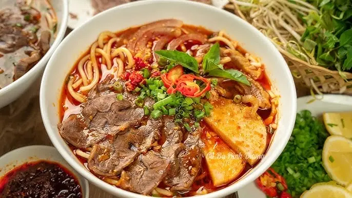 Hình ảnh Bún bò nạm chả